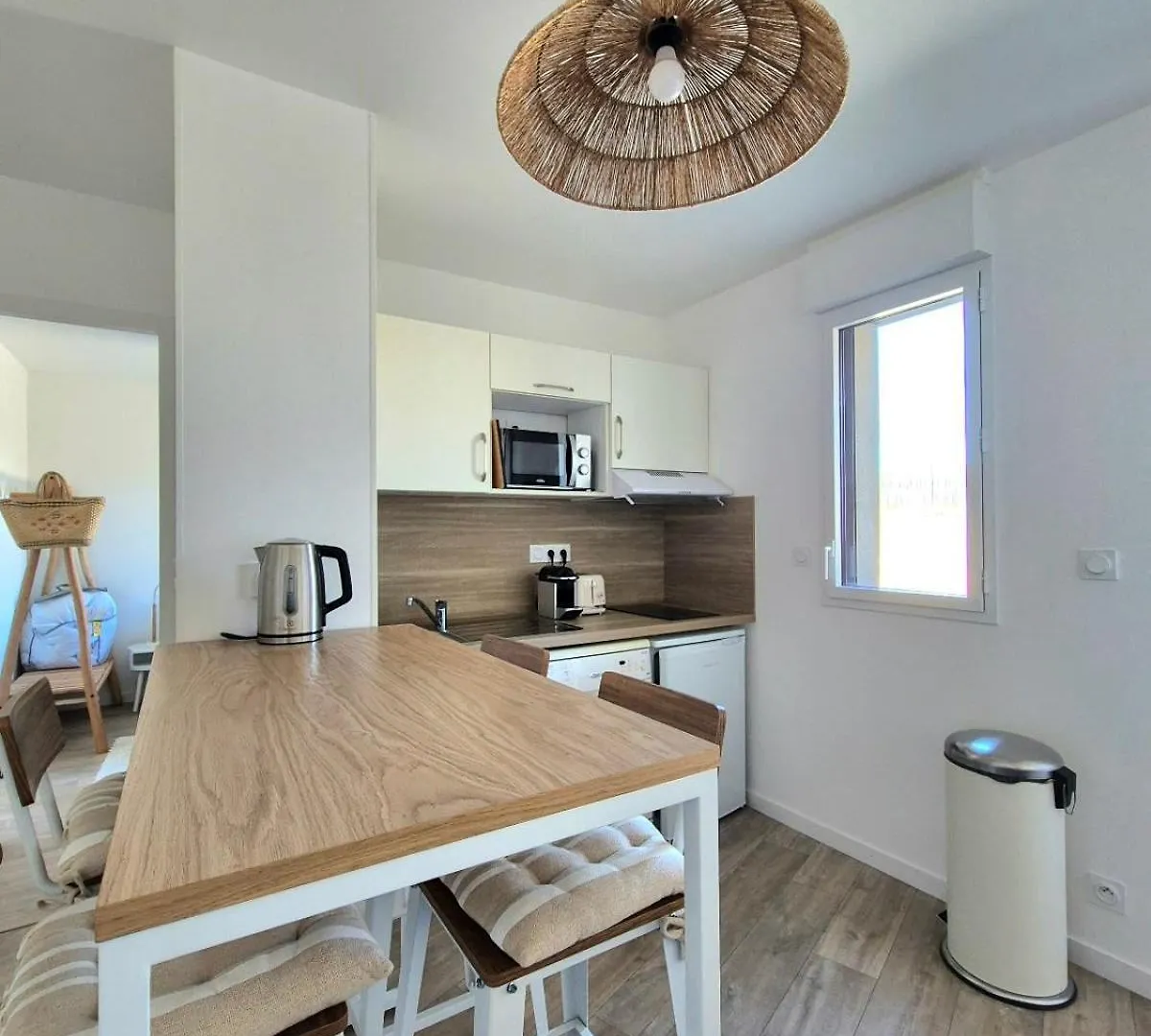 Bright Apartment With Balcony And Garden Saint-Coulomb 0*,