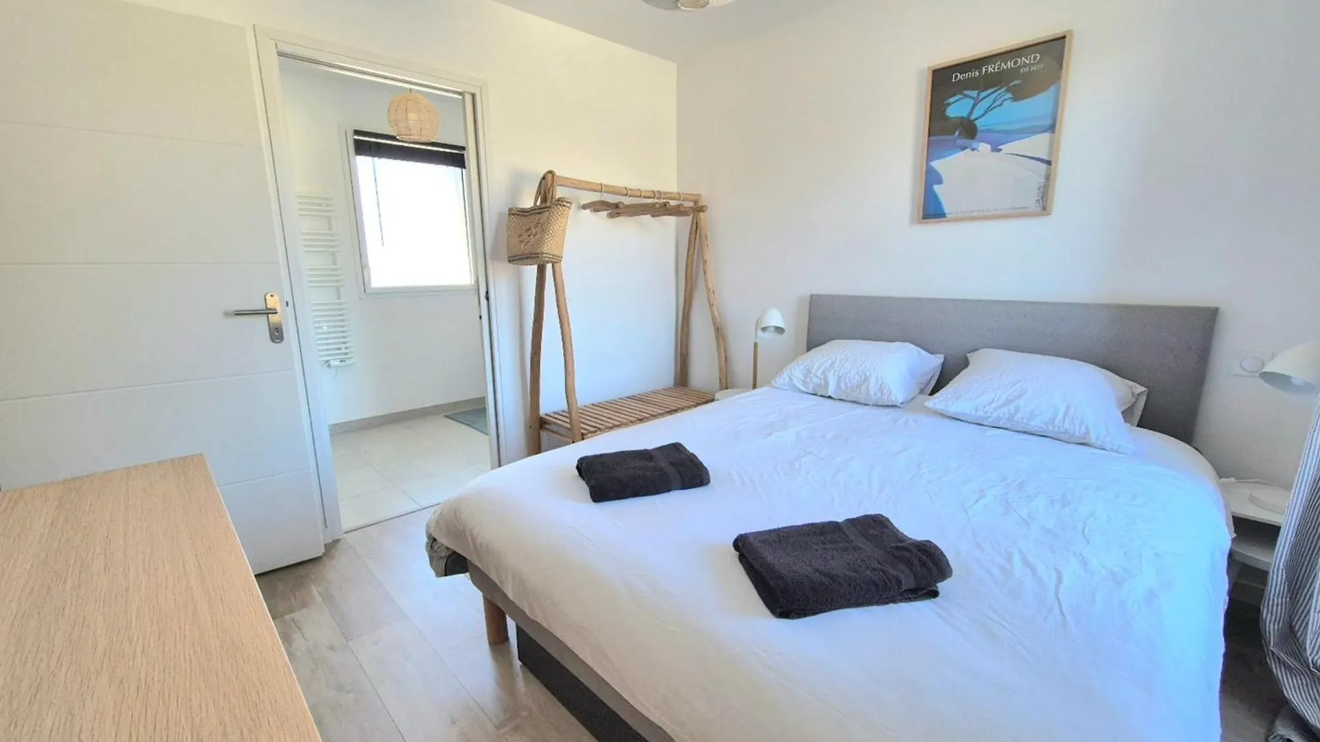 Bright Apartment With Balcony And Garden Saint-Coulomb 0*,  Francia